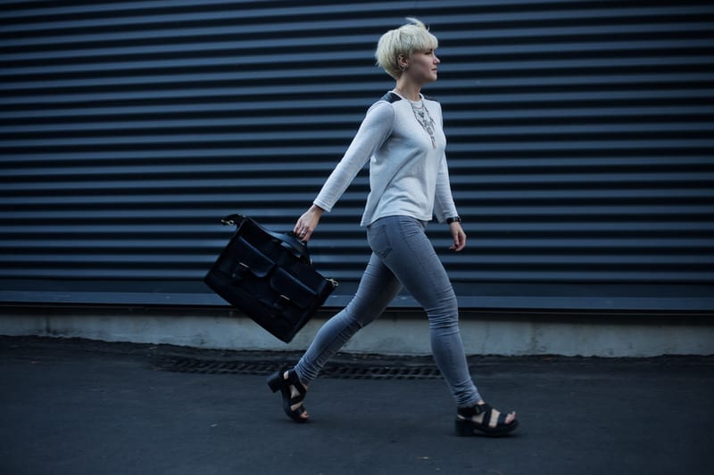 Handbag upper back pain